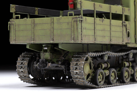 Zvezda 3663 STZ-5 Soviet Artillery Tractor
