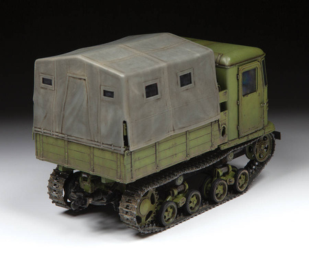 Zvezda 3663 STZ-5 Soviet Artillery Tractor