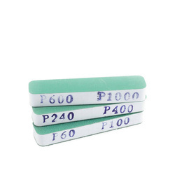 Vallejo T04002 Zestaw 3 pilników elastycznych o gradiacji 60/100, 240/400 i 600/1000.