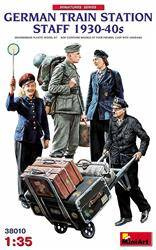 MiniArt 38010 German train station staff 1930-40s